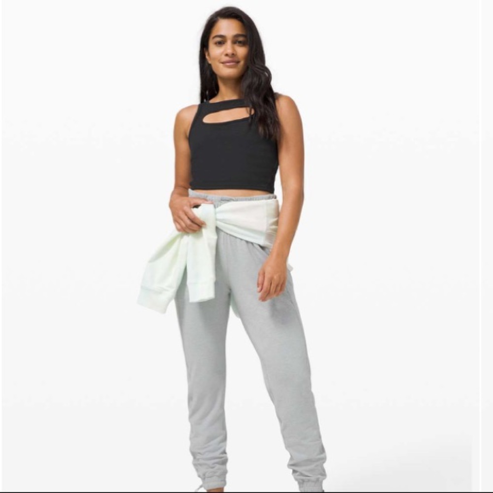 LA Front Cut-Out Crop Tank Top - black